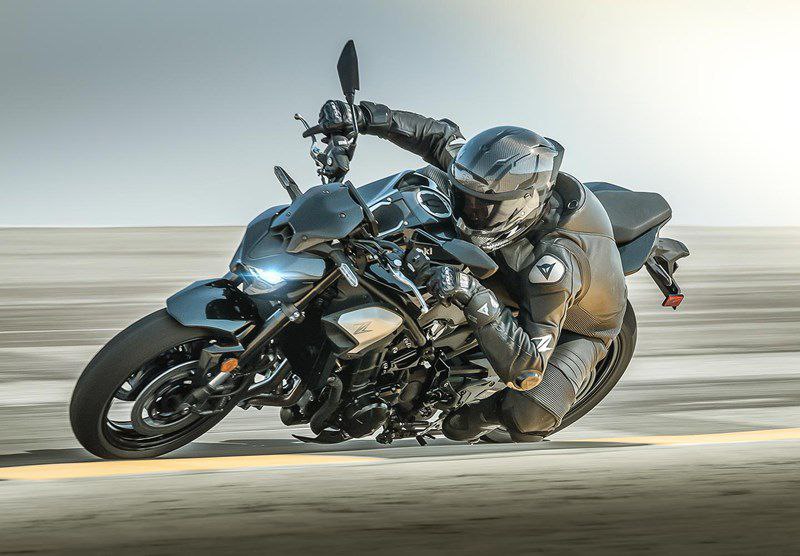 Kawasaki Z900 2025 – सुपरनैक्ड बाइक जिसमें है रिफाइन्ड पावर और एग्रेसिव स्टाइल।