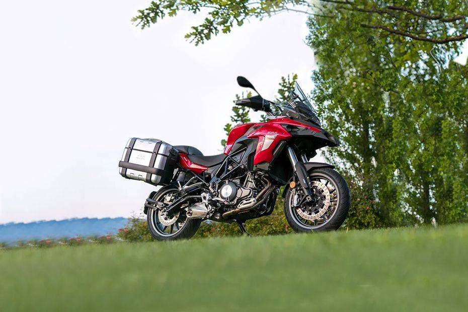 Benelli TRK 502 2025 – एडवेंचर और टूरिंग का दमदार कॉम्बिनेशन।