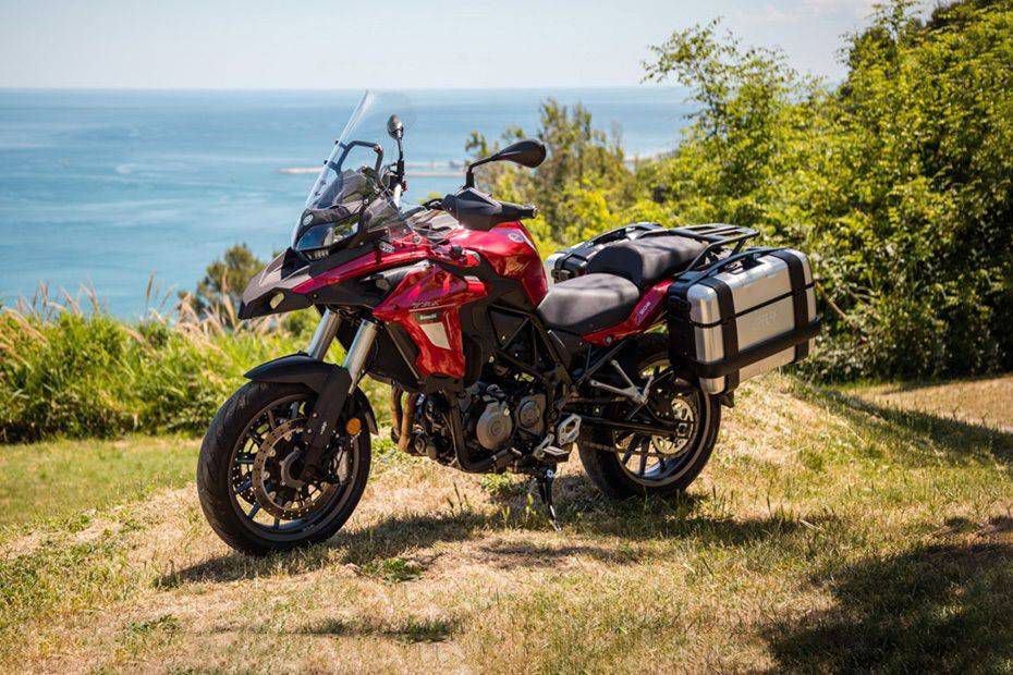 Benelli TRK 502 2025 – एडवेंचर और टूरिंग का दमदार कॉम्बिनेशन।