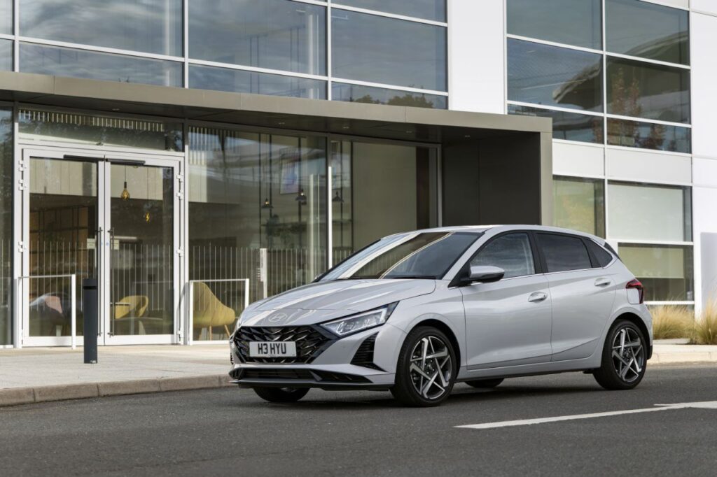 Hyundai i20 Magna CVT वेरिएंट – स्टाइल, टेक्नोलॉजी और परफॉर्मेंस का बेहतरीन मिश्रण।