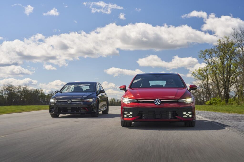 Volkswagen Golf GTI का भारत में लॉन्च वर्जन, स्टाइलिश और परफॉर्मेंस से भरपूर हैचबैक।