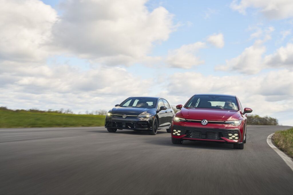 Volkswagen Golf GTI का भारत में लॉन्च वर्जन, स्टाइलिश और परफॉर्मेंस से भरपूर हैचबैक।