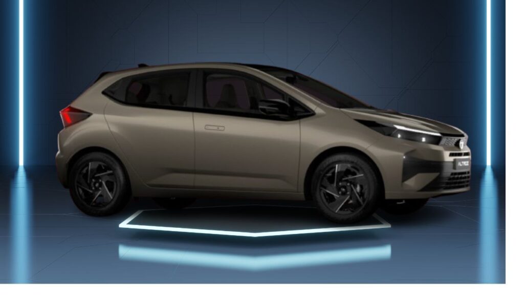 Side profile of Tata Altroz 2025 with dual-tone finish
