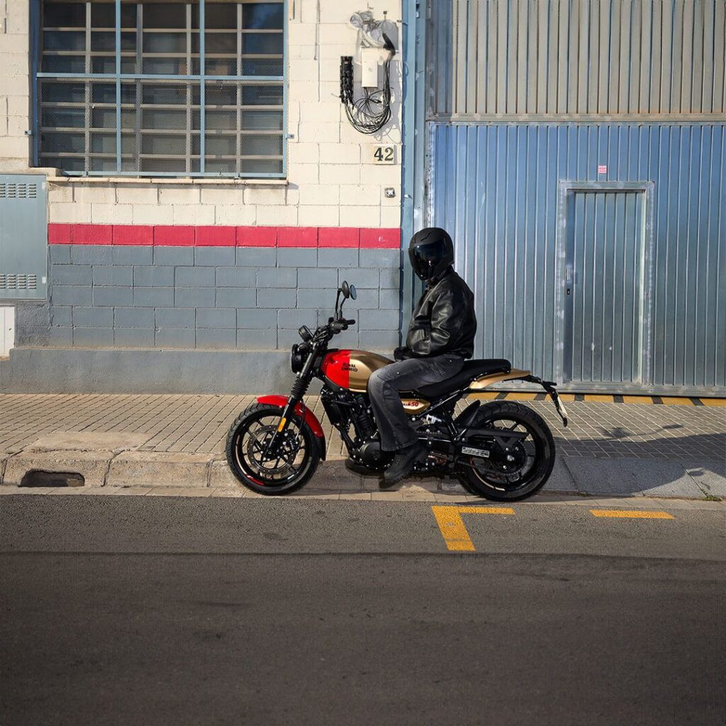 Royal Enfield Guerrilla 450 rider look
