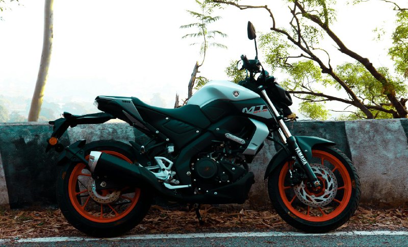 Yamaha MT-15 V2 को कौन से खास फीचर्स इसे इतना आकर्षक बनाते हैं?